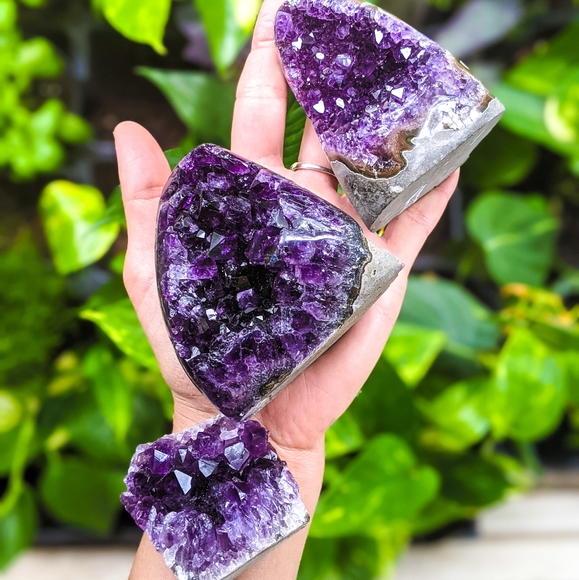 Highest Quality Uruguayan Amethyst Geodes 387.9 grams - Picture 2 of 11